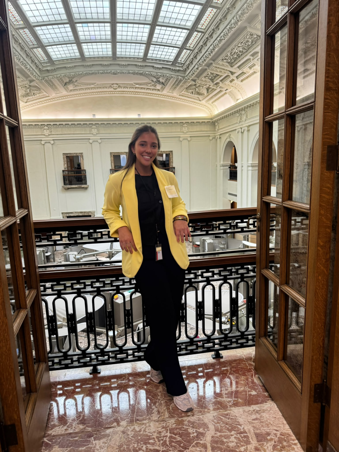 Vanessa Terán en las oficinas corporativas de Sun Life
